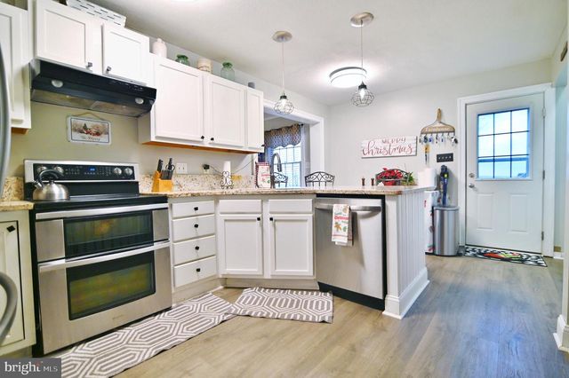 522 MANOR HILL DR, Toms Brook, VA 22660