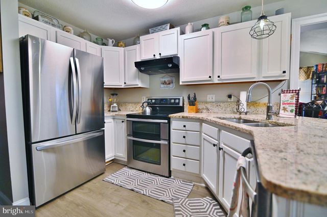 522 MANOR HILL DR, Toms Brook, VA 22660