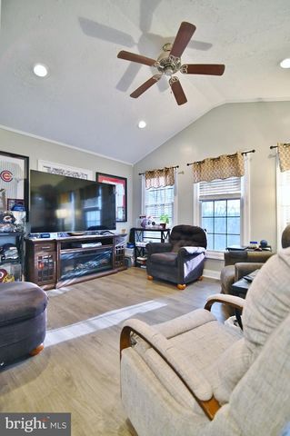 522 MANOR HILL DR, Toms Brook, VA 22660