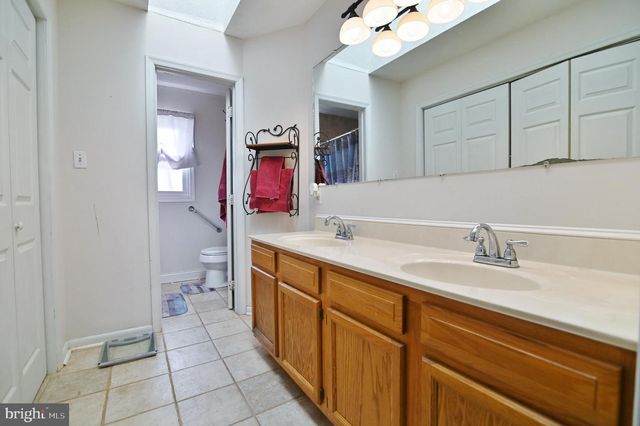 522 MANOR HILL DR, Toms Brook, VA 22660