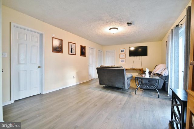 522 MANOR HILL DR, Toms Brook, VA 22660