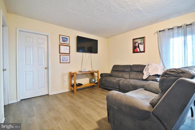 522 MANOR HILL DR, Toms Brook, VA 22660