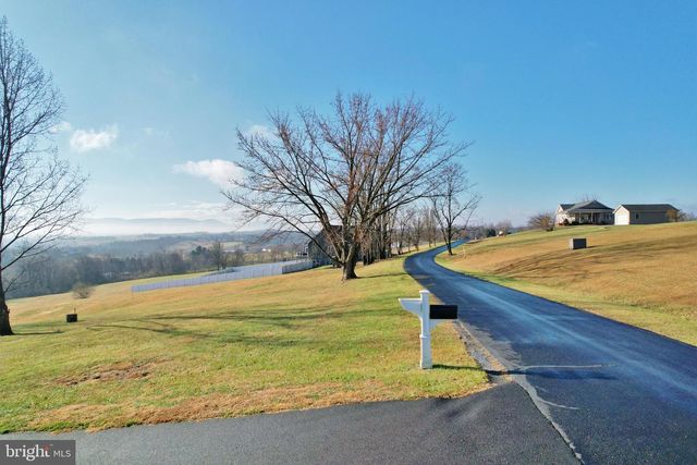 522 MANOR HILL DR, Toms Brook, VA 22660