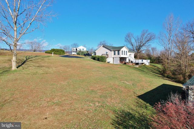 522 MANOR HILL DR, Toms Brook, VA 22660