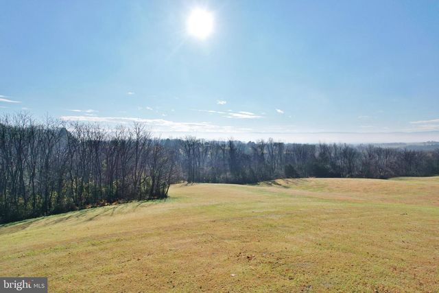 522 MANOR HILL DR, Toms Brook, VA 22660