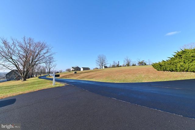 522 MANOR HILL DR, Toms Brook, VA 22660