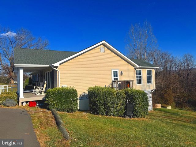 522 MANOR HILL DR, Toms Brook, VA 22660