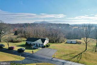 522 MANOR HILL DR, Toms Brook, VA 22660