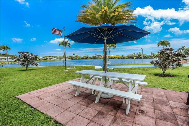 2223 Park Ln 306, Hollywood, FL 33021