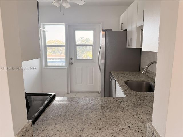 2223 Park Ln 306, Hollywood, FL 33021