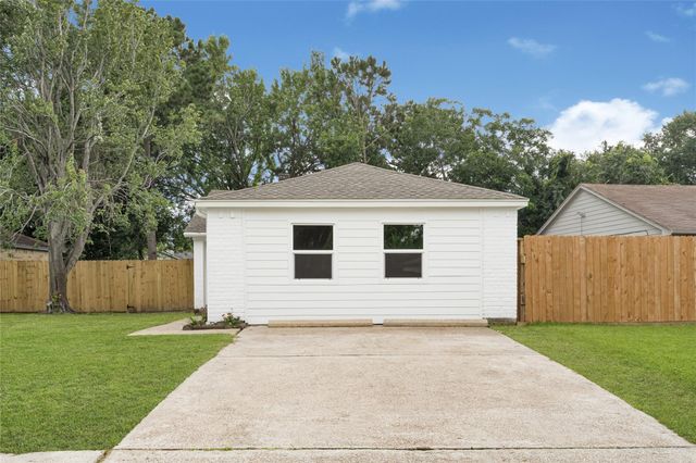 5314 Gayla Lane, Baytown, TX 77521