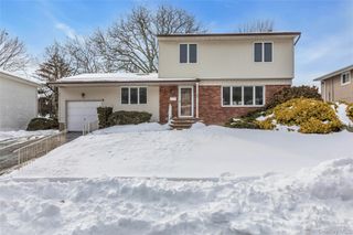 68 Beaumont Drive, Plainview, NY 11803