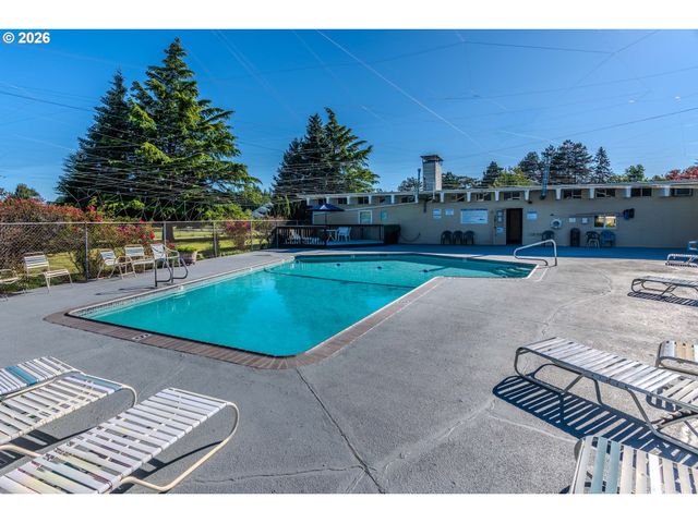 1802 Ne HOGAN Dr, Gresham, OR 97030