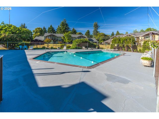 1802 Ne HOGAN Dr, Gresham, OR 97030