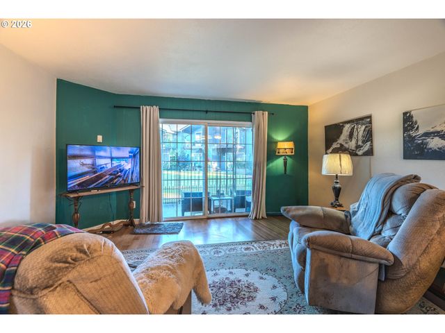 1802 Ne HOGAN Dr, Gresham, OR 97030