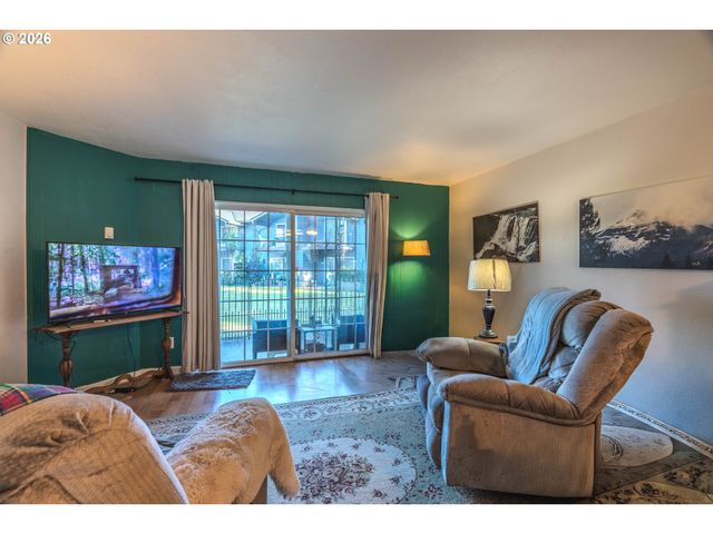1802 Ne HOGAN Dr, Gresham, OR 97030