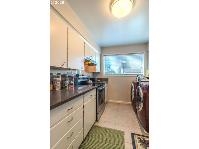 1802 Ne HOGAN Dr, Gresham, OR 97030