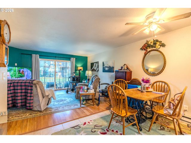 1802 Ne HOGAN Dr, Gresham, OR 97030
