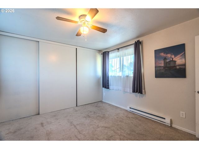 1802 Ne HOGAN Dr, Gresham, OR 97030