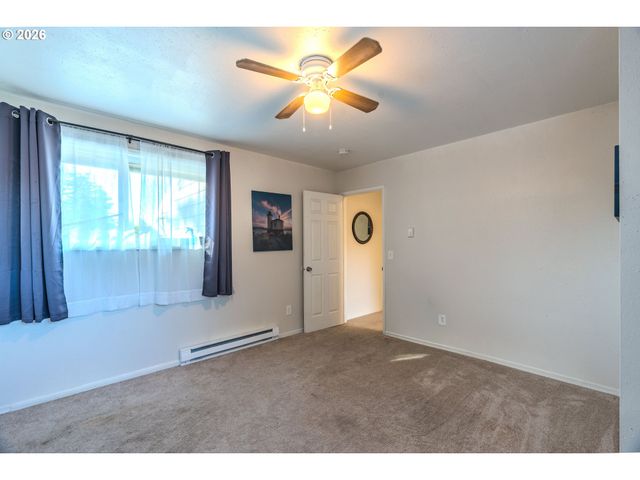 1802 Ne HOGAN Dr, Gresham, OR 97030