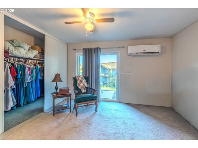 1802 Ne HOGAN Dr, Gresham, OR 97030
