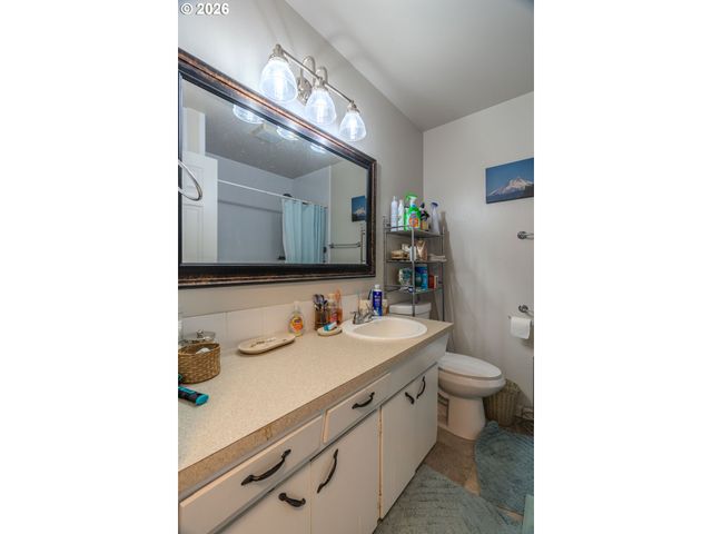 1802 Ne HOGAN Dr, Gresham, OR 97030