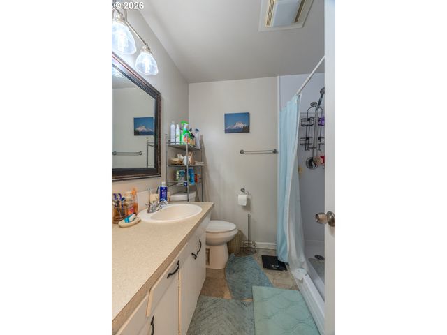 1802 Ne HOGAN Dr, Gresham, OR 97030