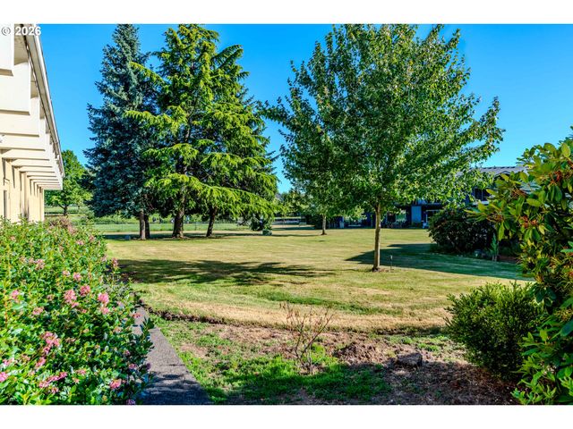 1802 Ne HOGAN Dr, Gresham, OR 97030