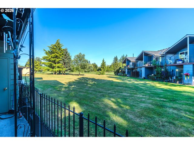 1802 Ne HOGAN Dr, Gresham, OR 97030