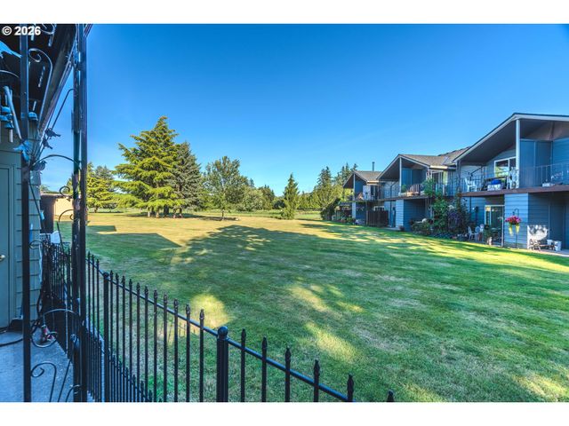 1802 Ne HOGAN Dr, Gresham, OR 97030