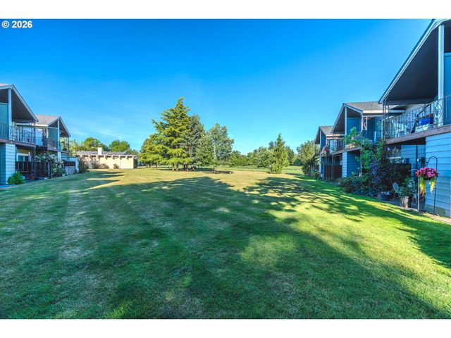 1802 Ne HOGAN Dr, Gresham, OR 97030