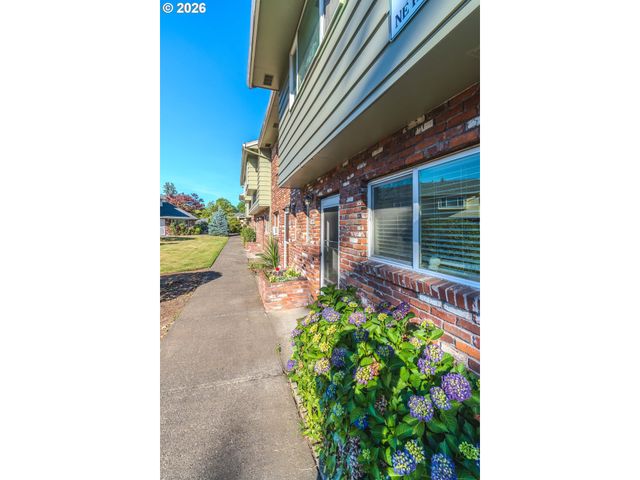 1802 Ne HOGAN Dr, Gresham, OR 97030
