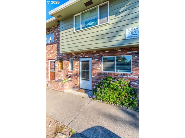 1802 Ne HOGAN Dr, Gresham, OR 97030