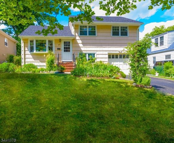 765 Grove St, Rahway City, NJ 07065