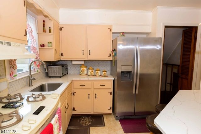 765 Grove St, Rahway City, NJ 07065