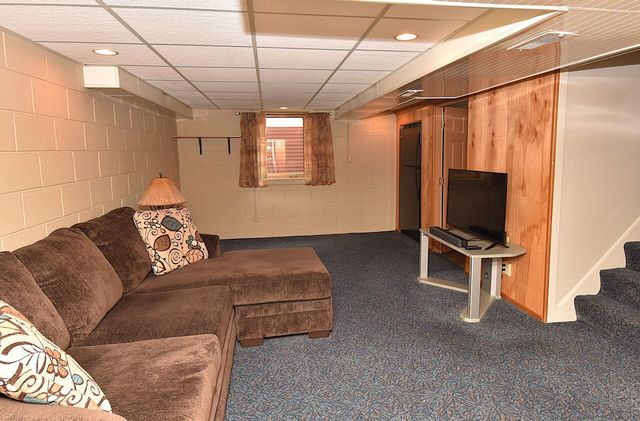 1485 S 94th STREET, West Allis, WI 53214
