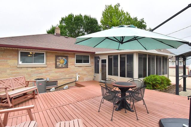 1485 S 94th STREET, West Allis, WI 53214