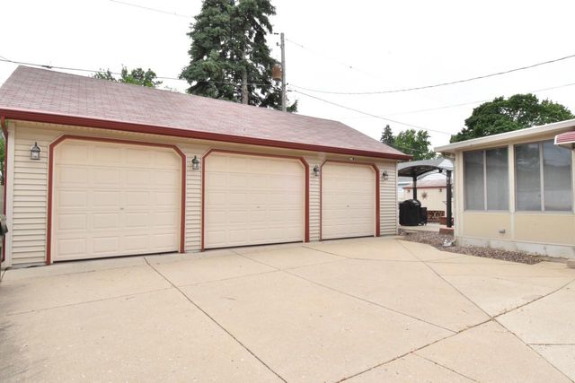 1485 S 94th STREET, West Allis, WI 53214