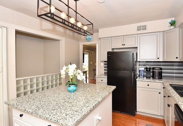 1485 S 94th STREET, West Allis, WI 53214