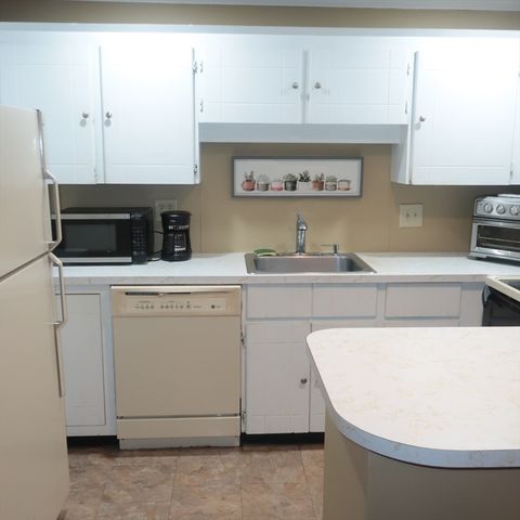 1 Atkinson Dr 3, Saugus, MA 01906