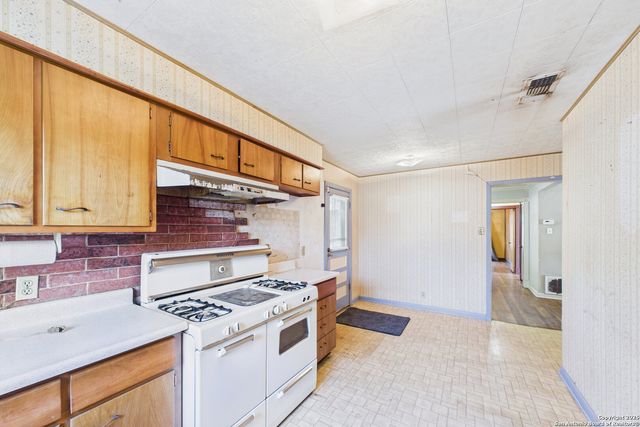 235 Lively, San Antonio, TX 78213