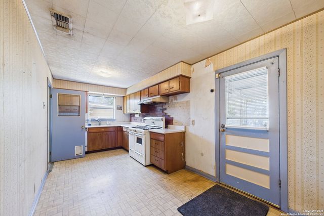 235 Lively, San Antonio, TX 78213