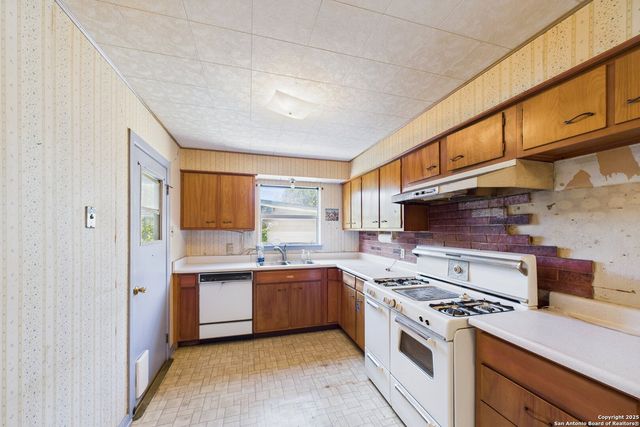 235 Lively, San Antonio, TX 78213