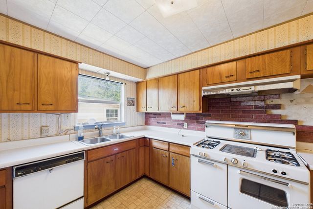 235 Lively, San Antonio, TX 78213