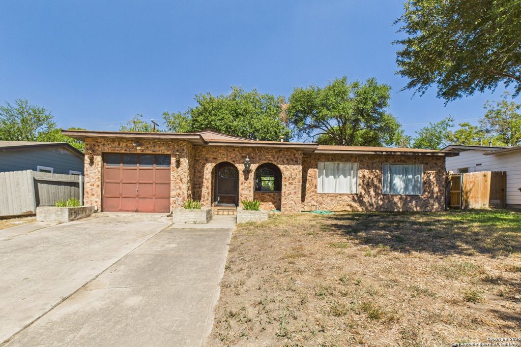 235 Lively, San Antonio, TX 78213
