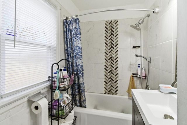 5525 N 52nd STREET, Milwaukee, WI 53218