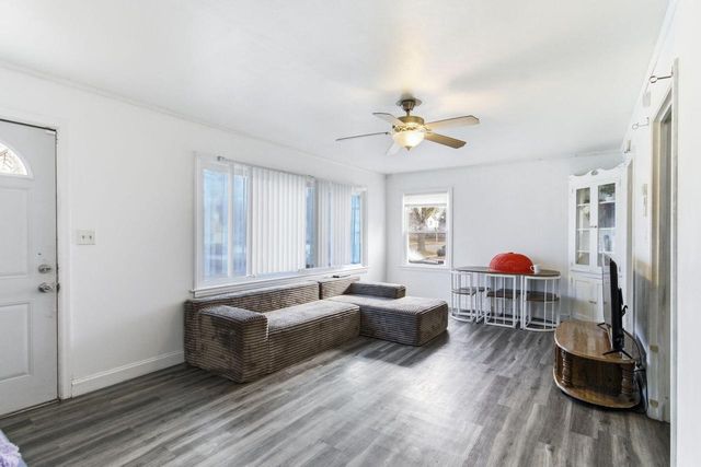 5525 N 52nd STREET, Milwaukee, WI 53218