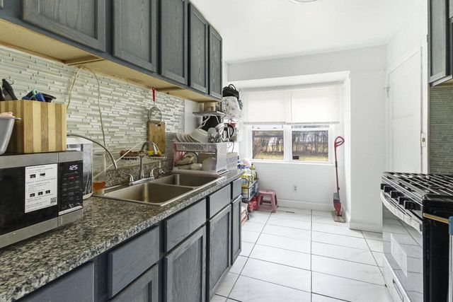 5525 N 52nd STREET, Milwaukee, WI 53218