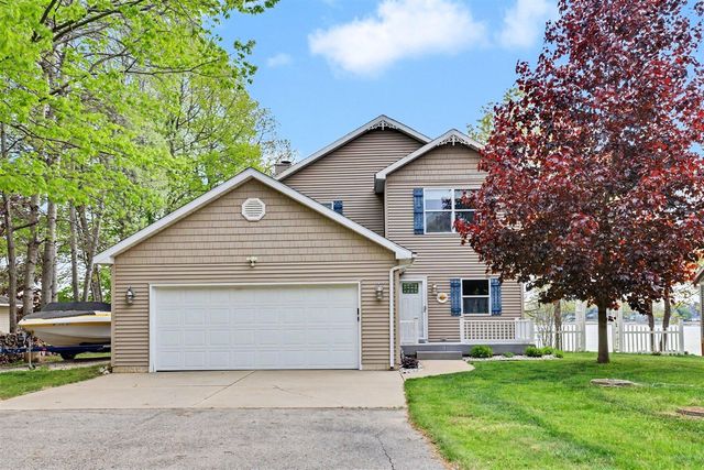 2316 W Shore Drive, Trufant, MI 49347