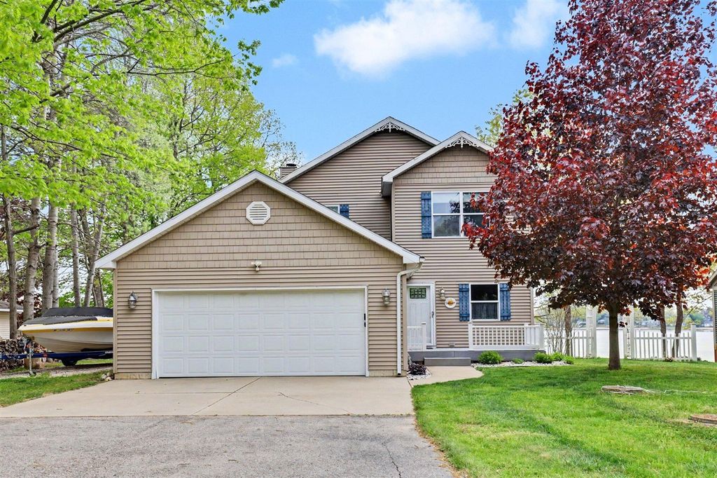 2316 W Shore Drive, Trufant, MI 49347